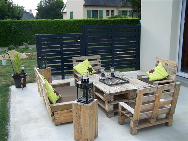 patio-furniture-made-from-old-pallets