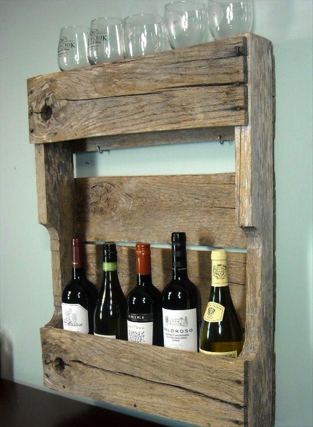 wooden-wine-rack-from-old-pallets